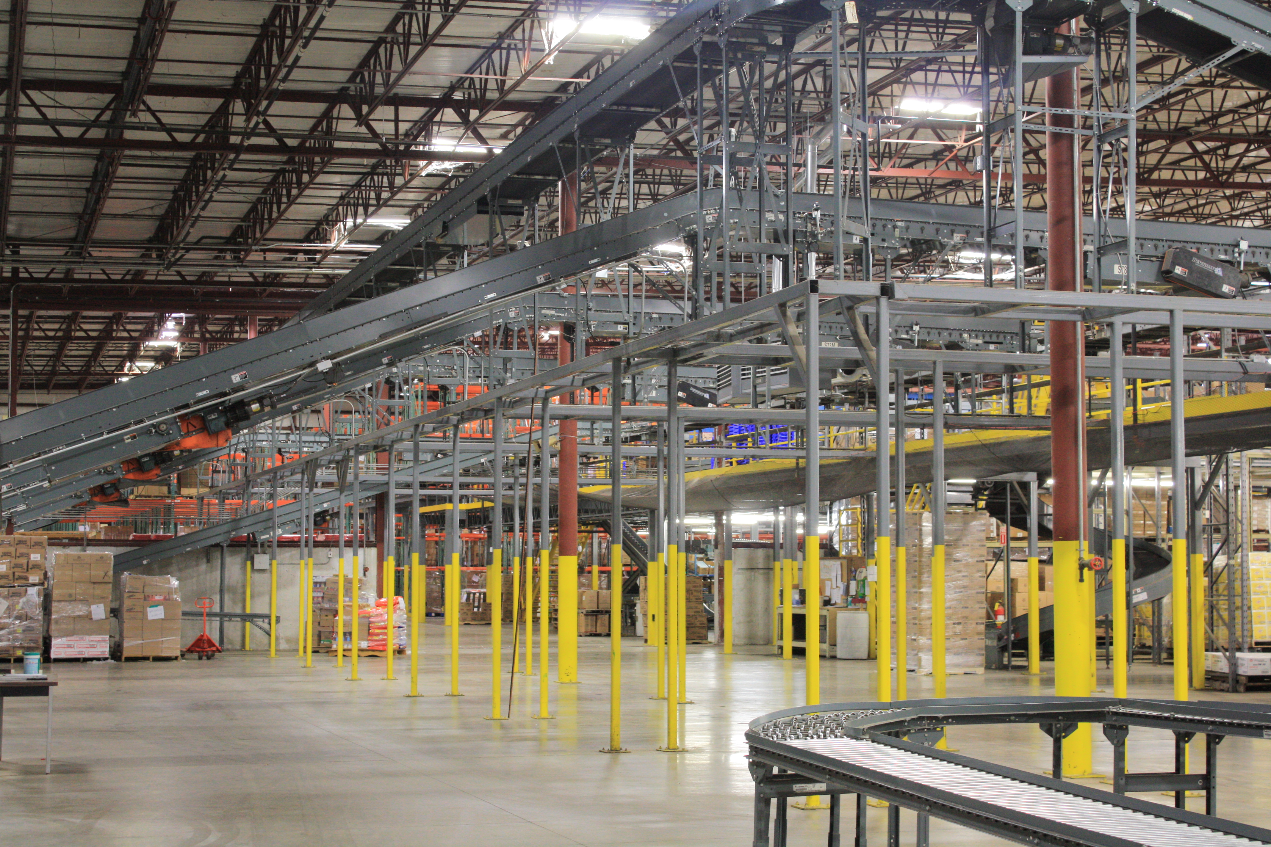 Floor Supported Aftersort Conveyors Floor Supported Aftersort Conveyors